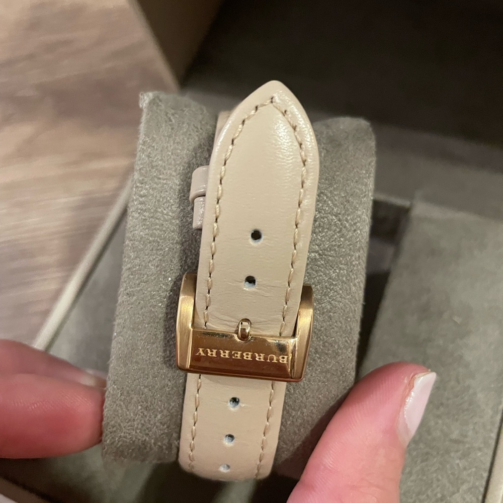 Burberry Women's BU9109 Beige Leather Strap Watch - Picture 2 of 3